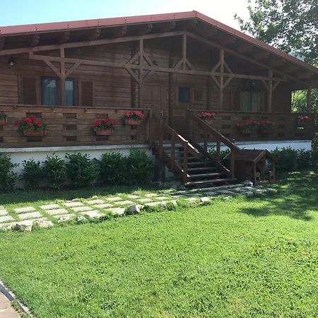 مبيت وإفطار Saracinesco Chalet Dei Parchi المظهر الخارجي الصورة