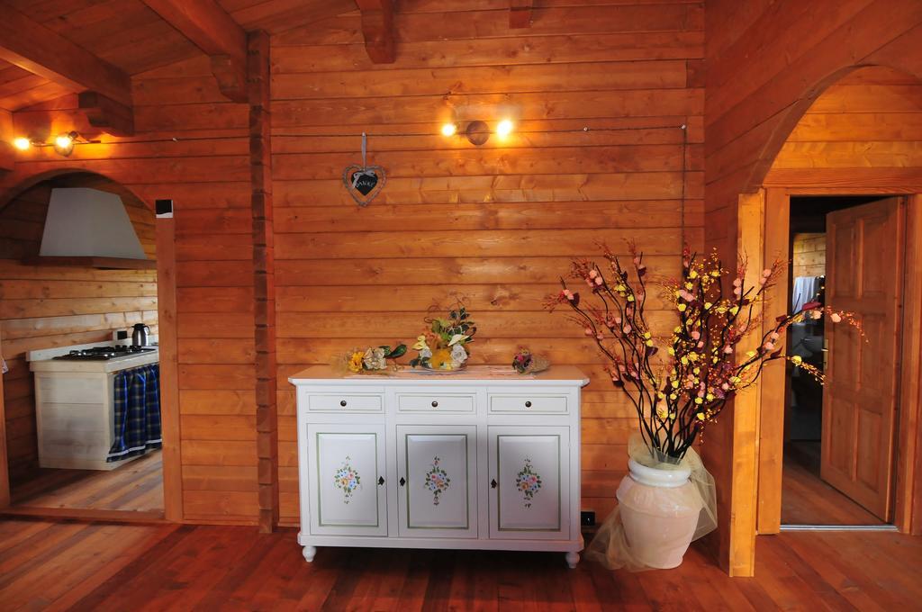مبيت وإفطار Saracinesco Chalet Dei Parchi المظهر الخارجي الصورة