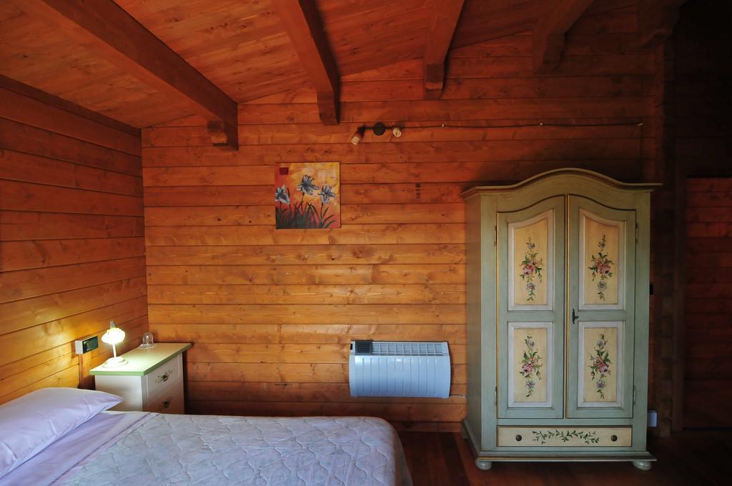 مبيت وإفطار Saracinesco Chalet Dei Parchi الغرفة الصورة