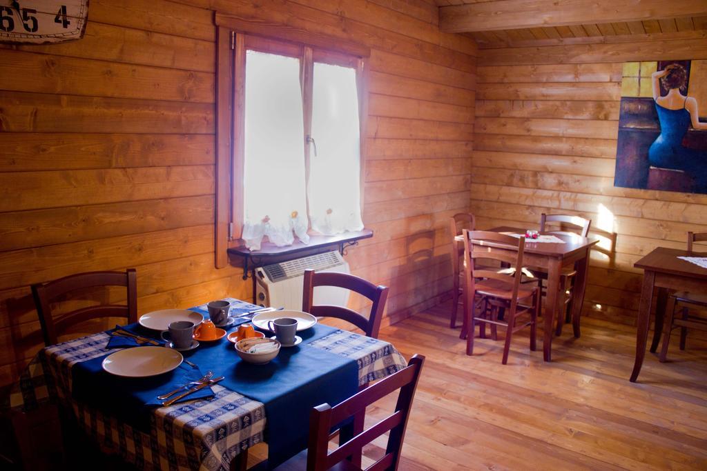 مبيت وإفطار Saracinesco Chalet Dei Parchi المظهر الخارجي الصورة